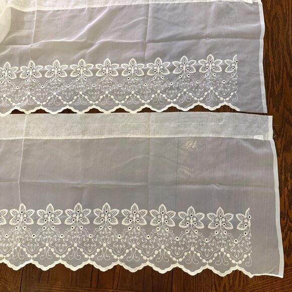 Pair Of Sheer French White Embroidered Valance Curtains 17.5 x 57 Made in France - Picture 2 of 9